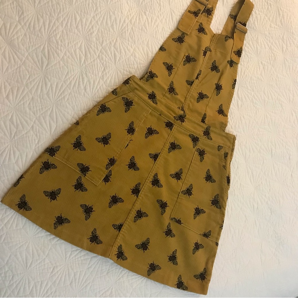 Corduroy skirt with bees 🐝🐝